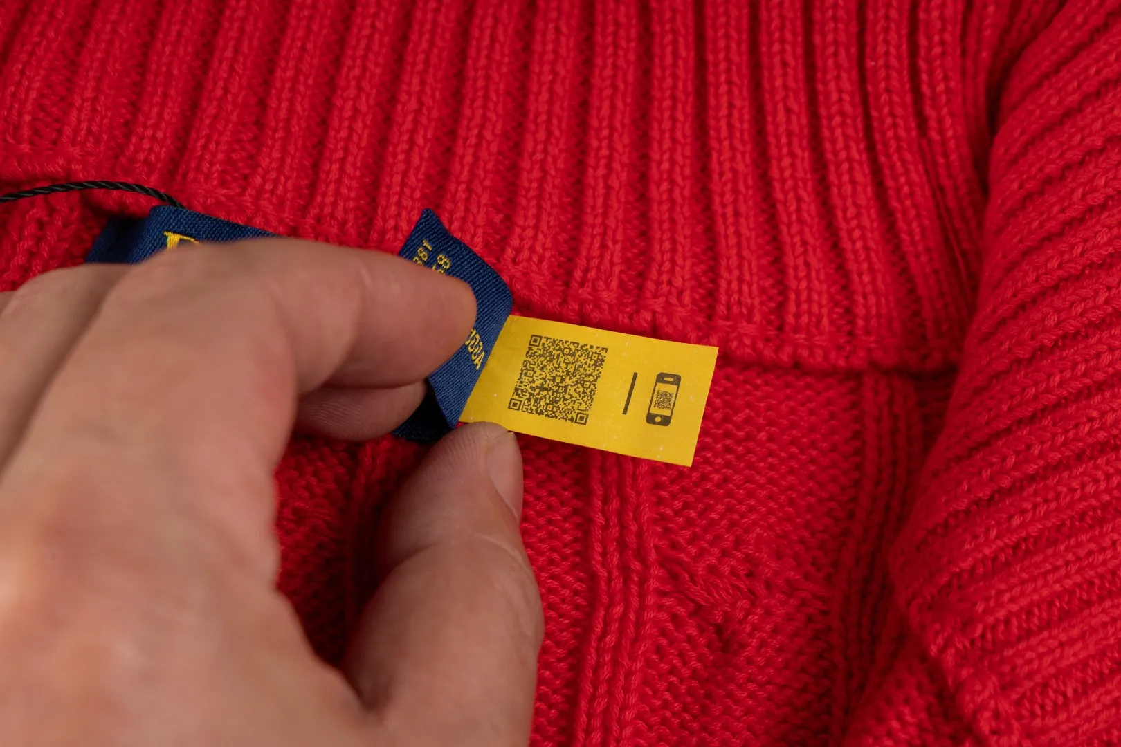 P236 #R92 RALPH LAUREN Ralph Lauren fifteen colors classic small label embroidery logo turtleneck pullover half-zip knitted cable sweater with high-density LOGO embroidery on the chest and original customized tag accessories. Made of pure cotton yarn, pure cotton is skin-friendly and comfortable, small label war horse embroidered twist turtleneck sweater 🐎 high quality, follow the blogger to learn how to wear it! Let’s buy a Ralph Lauren cable sweater. It’s a super hard-to-find series after it became popular. It’s hard to find one on the official website. It’s simple and practical to wear, with a lazy and loose feel. The thickened fabric has more texture, feels soft and delicate, and has a loose fit. Whether worn alone or layered, you can wear different styles of fashion with just one piece!   Size：XS S M L